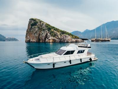 Private Waterfall & Island Yacht Tour